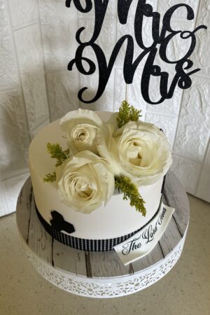 Luxury Black and White Wedding Cake with Fresh Flowers